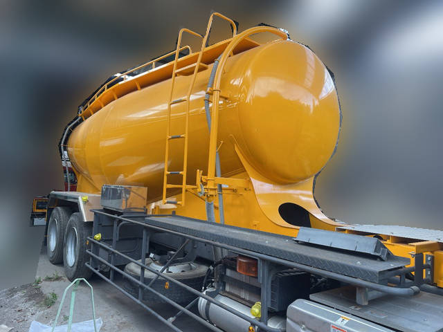 UDトラックスクオンバルク車（粉粒体運搬車）大型（10t）[写真07]