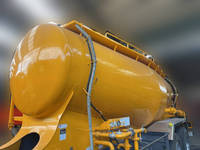 UDトラックスクオンバルク車（粉粒体運搬車）大型（10t）[写真08]