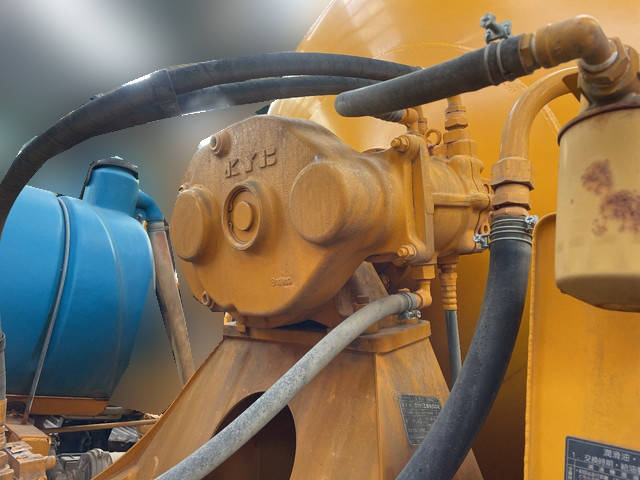 UDトラックスクオンミキサー車（コンクリートミキサー）大型（10t）[写真11]