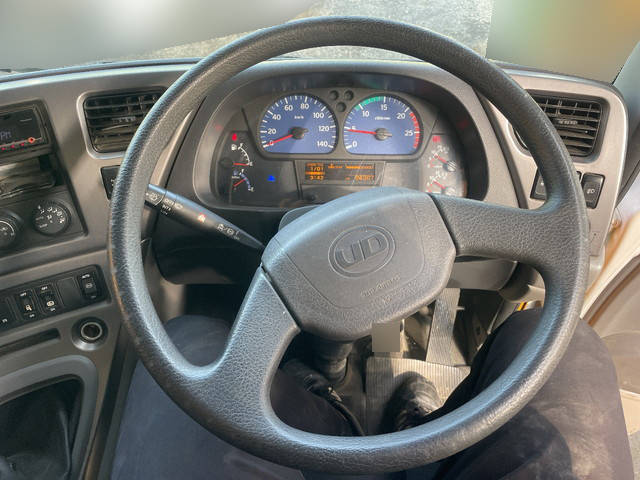 UDトラックスクオンミキサー車（コンクリートミキサー）大型（10t）[写真35]