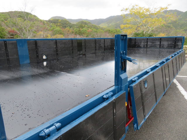 日野レンジャー平ボディ中型（4t）[写真24]