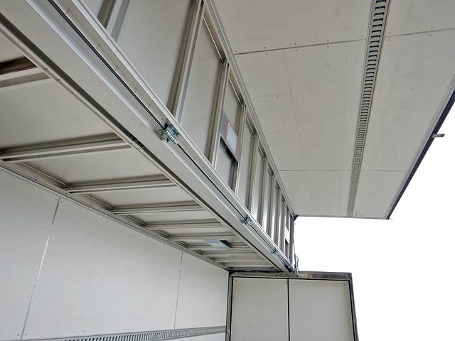 いすゞフォワードアルミウイング中型（4t）[写真08]