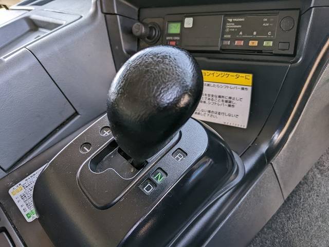 三菱ふそうスーパーグレートアルミウイング大型（10t）[写真17]