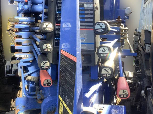 三菱ふそうファイターセルフクレーン4段中型（4t）[写真12]