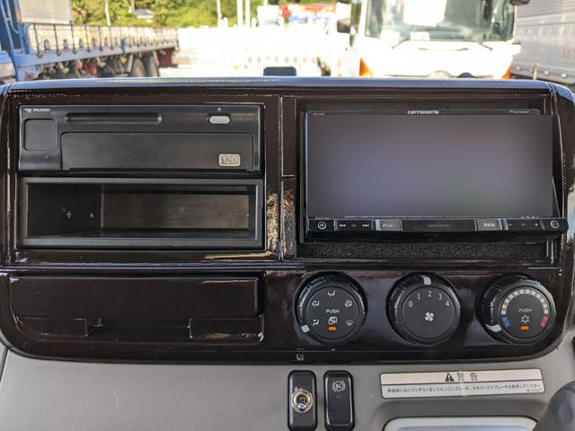 三菱ふそうキャンタークレーン3段小型（2t・3t）[写真24]