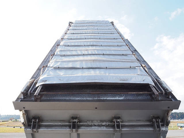 UDトラックスクオン深ダンプ（土砂禁ダンプ）大型（10t）[写真14]