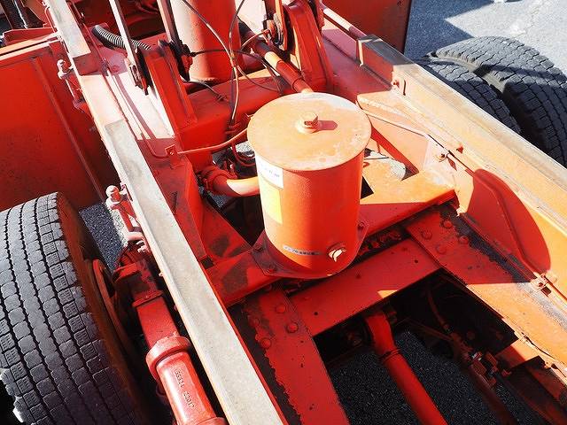 UDトラックスクオン深ダンプ（土砂禁ダンプ）大型（10t）[写真19]