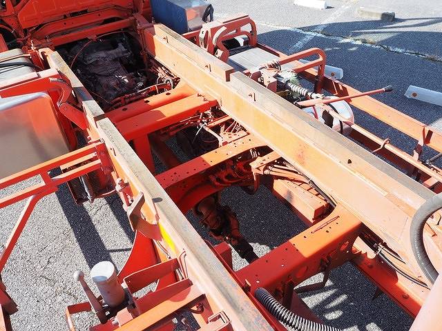 UDトラックスクオン深ダンプ（土砂禁ダンプ）大型（10t）[写真21]