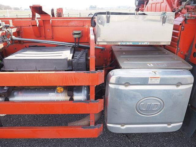 UDトラックスクオン深ダンプ（土砂禁ダンプ）大型（10t）[写真26]