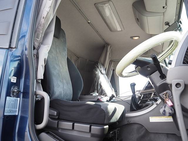 UDトラックスクオン深ダンプ（土砂禁ダンプ）大型（10t）[写真31]