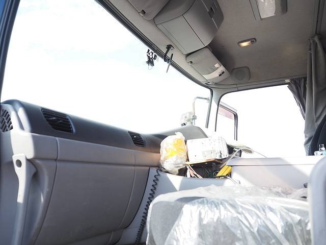 UDトラックスクオン深ダンプ（土砂禁ダンプ）大型（10t）[写真33]