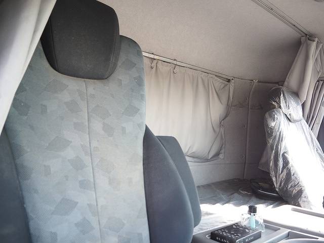 UDトラックスクオン深ダンプ（土砂禁ダンプ）大型（10t）[写真35]