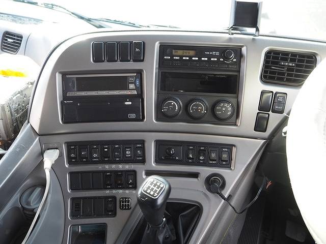 UDトラックスクオン深ダンプ（土砂禁ダンプ）大型（10t）[写真36]