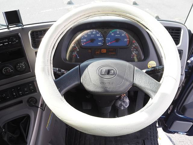 UDトラックスクオン深ダンプ（土砂禁ダンプ）大型（10t）[写真38]