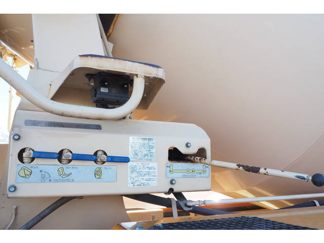 いすゞギガミキサー車（コンクリートミキサー）大型（10t）[写真12]