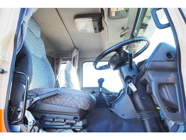 いすゞギガミキサー車（コンクリートミキサー）大型（10t）[写真32]