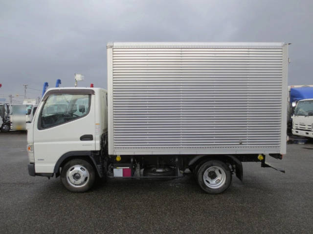 三菱ふそうキャンターアルミバン小型（2t・3t）[写真09]