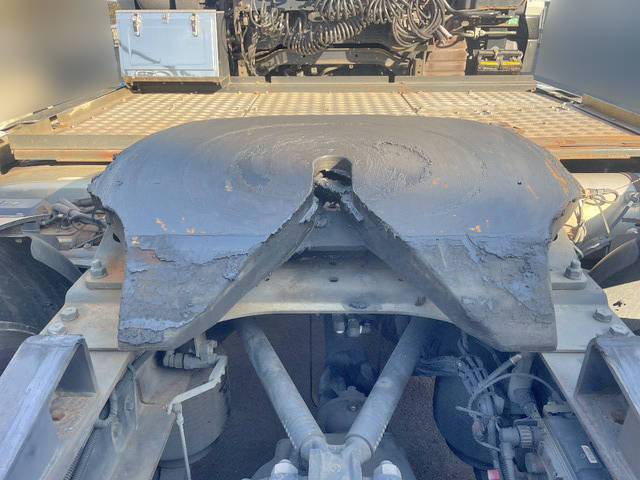 UDトラックスクオントレーラーヘッド（トラクターヘッド）大型（10t）[写真10]