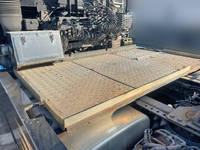 UDトラックスクオントレーラーヘッド（トラクターヘッド）大型（10t）[写真11]