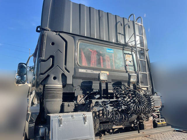 UDトラックスクオントレーラーヘッド（トラクターヘッド）大型（10t）[写真12]