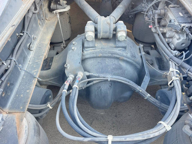 UDトラックスクオントレーラーヘッド（トラクターヘッド）大型（10t）[写真19]