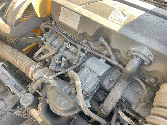 UDトラックスクオントレーラーヘッド（トラクターヘッド）大型（10t）[写真22]