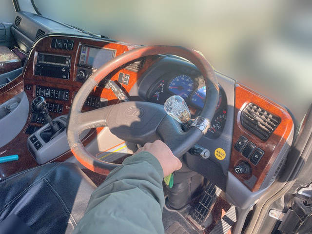 UDトラックスクオントレーラーヘッド（トラクターヘッド）大型（10t）[写真27]