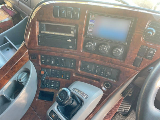 UDトラックスクオントレーラーヘッド（トラクターヘッド）大型（10t）[写真29]