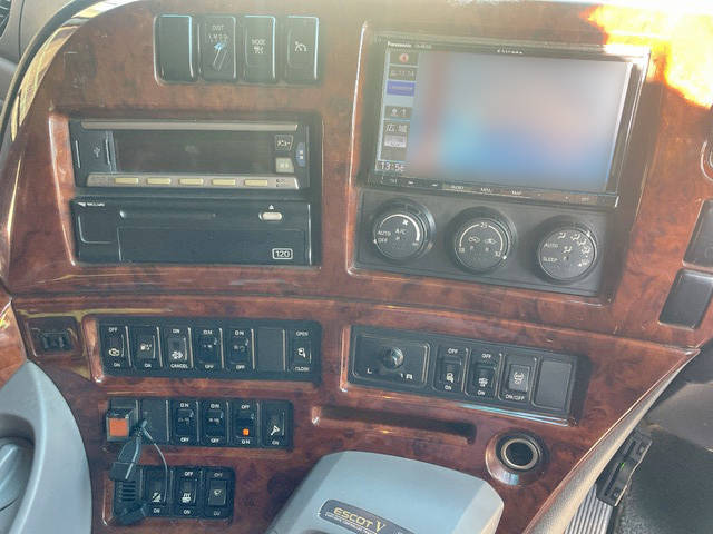 UDトラックスクオントレーラーヘッド（トラクターヘッド）大型（10t）[写真30]