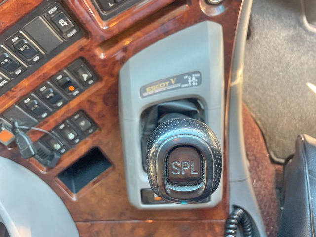 UDトラックスクオントレーラーヘッド（トラクターヘッド）大型（10t）[写真31]