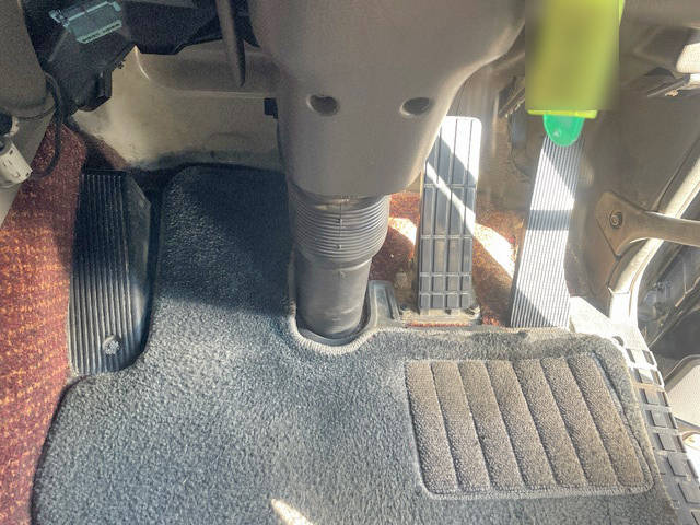 UDトラックスクオントレーラーヘッド（トラクターヘッド）大型（10t）[写真32]