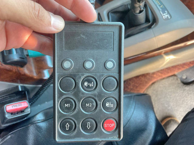 UDトラックスクオントレーラーヘッド（トラクターヘッド）大型（10t）[写真33]