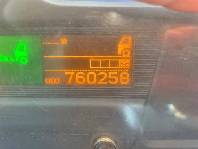 UDトラックスクオントレーラーヘッド（トラクターヘッド）大型（10t）[写真35]