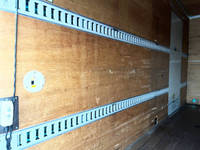 三菱ふそうキャンターアルミバン小型（2t・3t）[写真11]