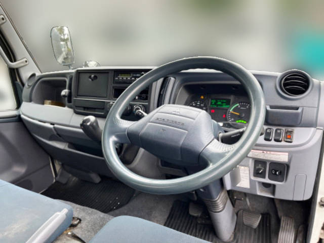 三菱ふそうキャンターアルミバン小型（2t・3t）[写真28]