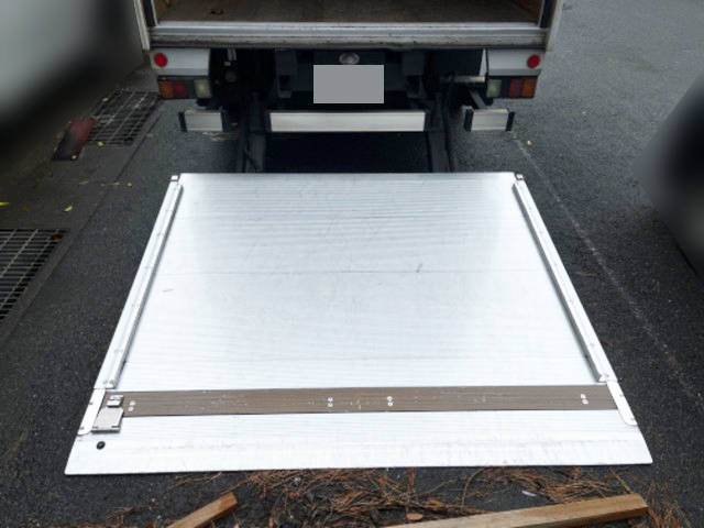 三菱ふそうキャンターアルミバン小型（2t・3t）[写真05]