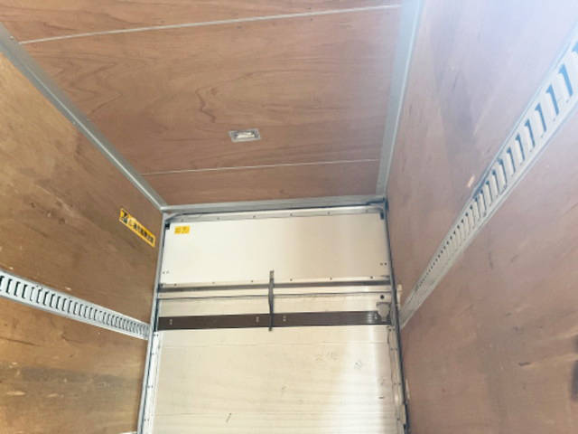 三菱ふそうキャンターアルミバン小型（2t・3t）[写真09]