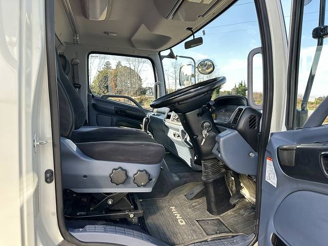 日野レンジャーセルフクレーン4段増トン（6t・8t）[写真30]