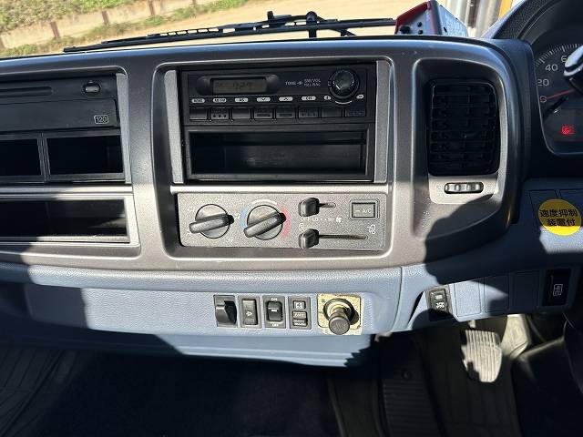 日野レンジャーセルフクレーン4段増トン（6t・8t）[写真33]