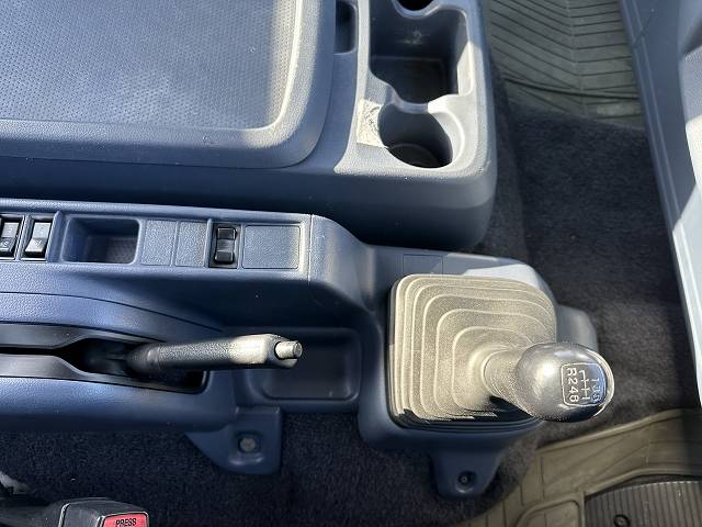 日野レンジャーセルフクレーン4段増トン（6t・8t）[写真34]