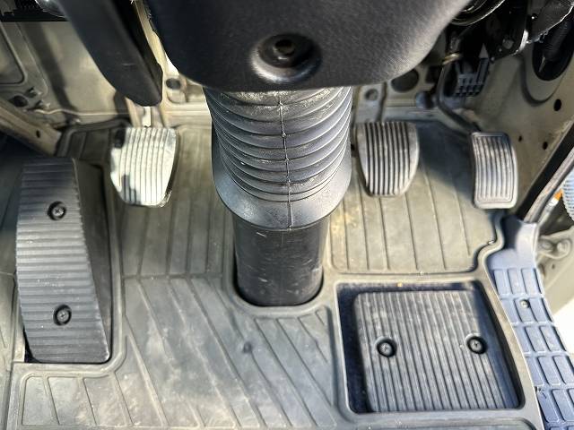 日野レンジャーセルフクレーン4段増トン（6t・8t）[写真39]