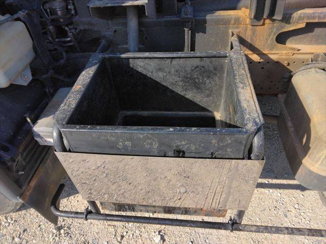 いすゞフォワードコンテナ専用車中型（4t）[写真13]