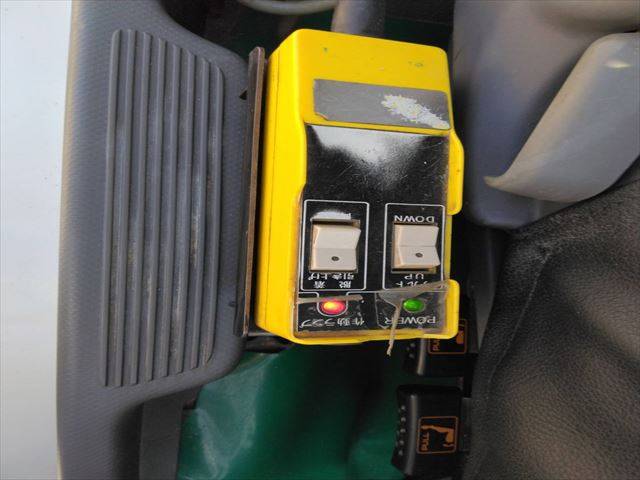 いすゞフォワードコンテナ専用車中型（4t）[写真20]