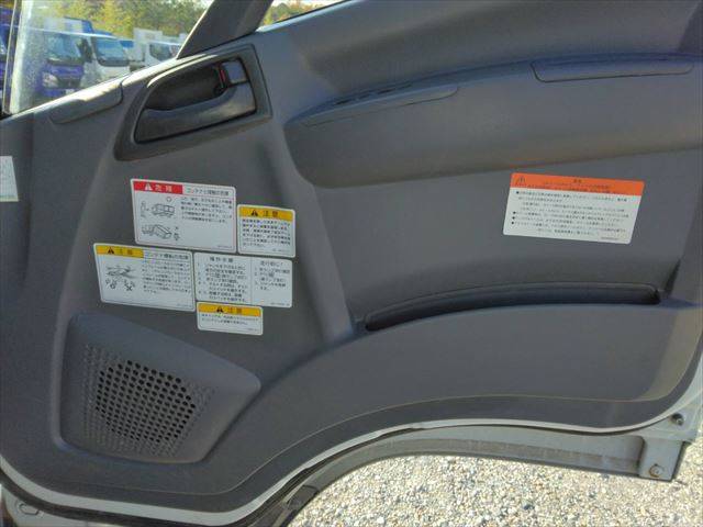 いすゞフォワードコンテナ専用車中型（4t）[写真23]