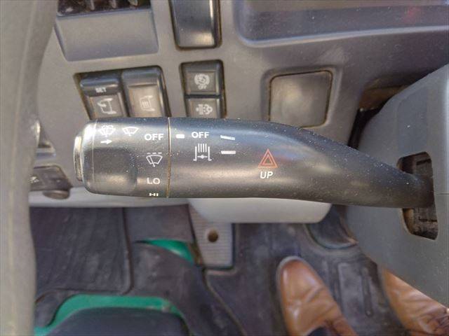 いすゞフォワードコンテナ専用車中型（4t）[写真25]