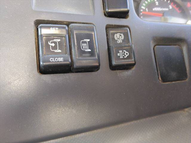 いすゞフォワードコンテナ専用車中型（4t）[写真26]