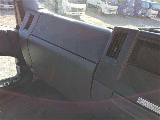 いすゞフォワードコンテナ専用車中型（4t）[写真32]