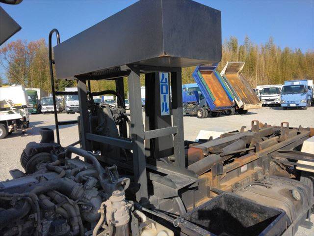 いすゞフォワードコンテナ専用車中型（4t）[写真38]