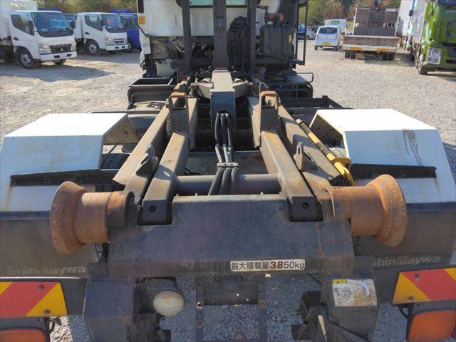 いすゞフォワードコンテナ専用車中型（4t）[写真09]