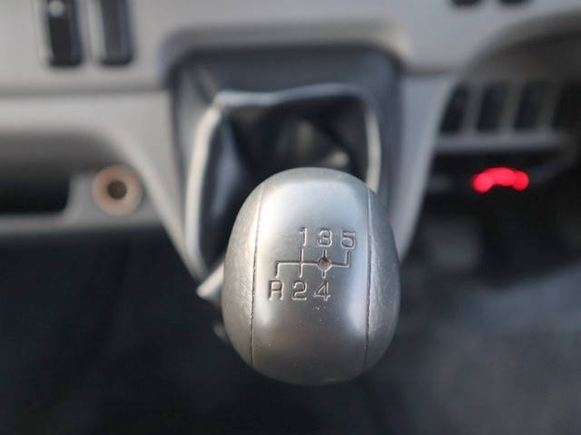 三菱ふそうキャンタークレーン4段小型（2t・3t）[写真32]